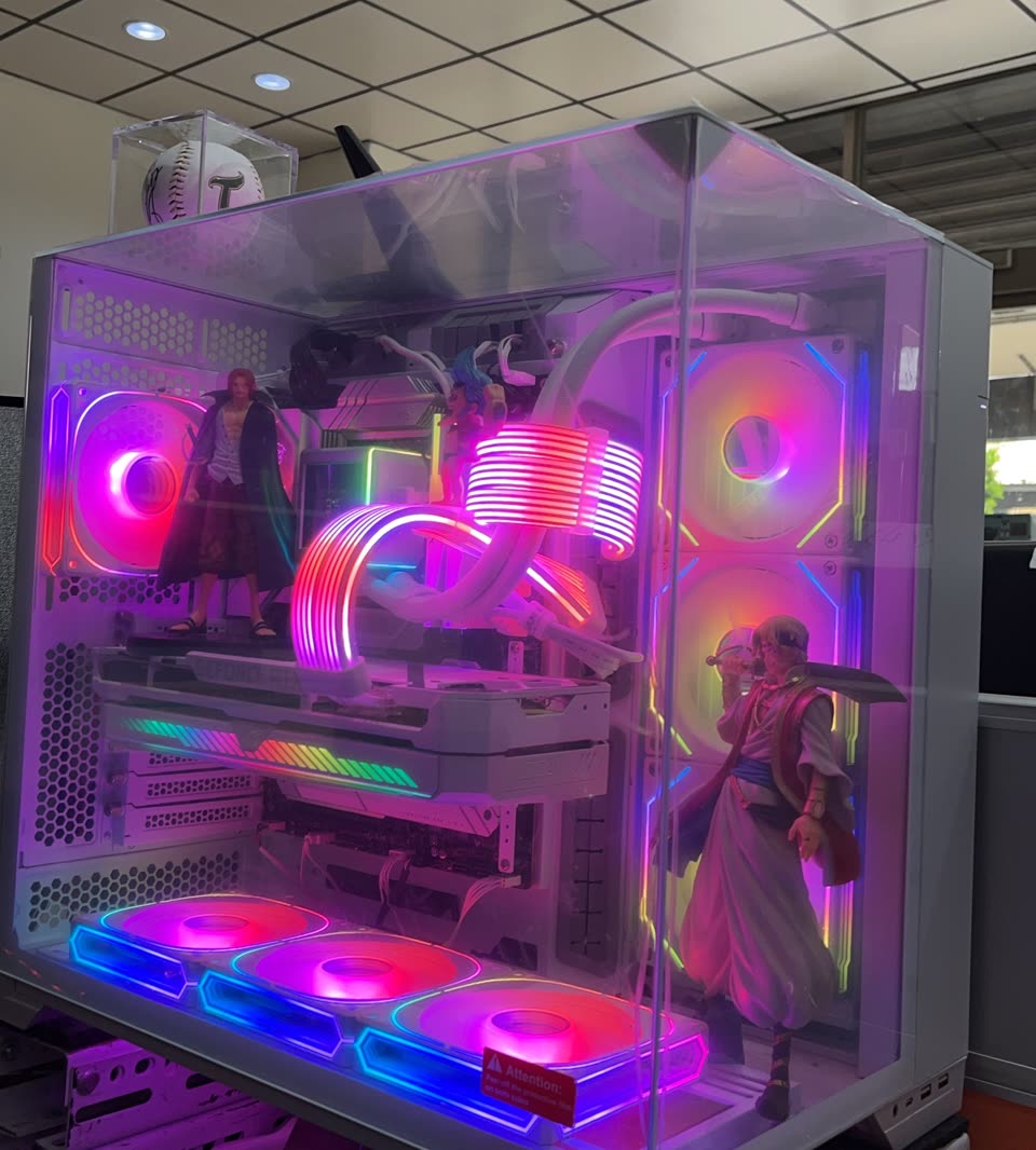 白色機殼・光色與擺設,鈦隼實際組裝作品